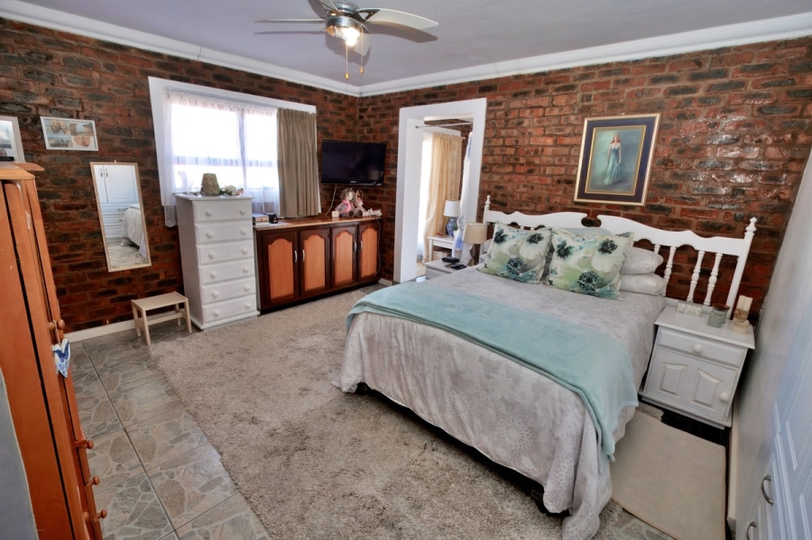 4 Bedroom Property for Sale in Stilbaai Wes Western Cape